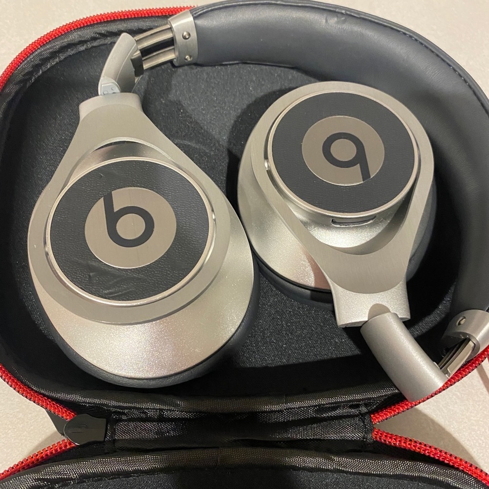 BOSE BEATS Executive wired headphones